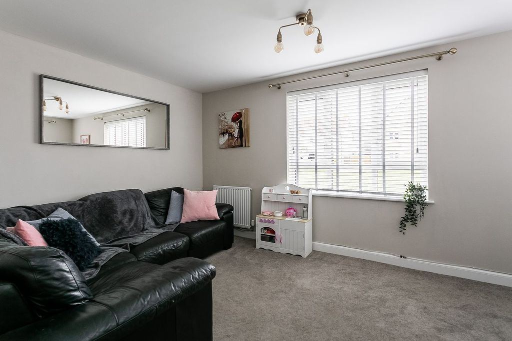 Property photo 2 of 31