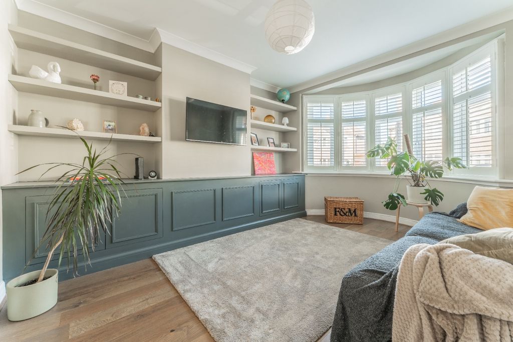 Property photo 2 of 23 5570882
