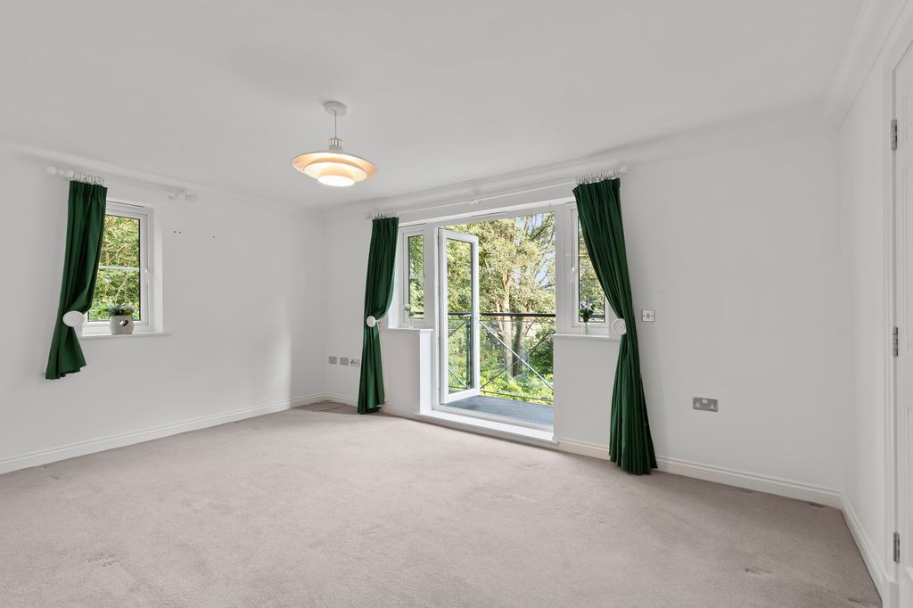 Property photo 2 of 18 Picture No. 10