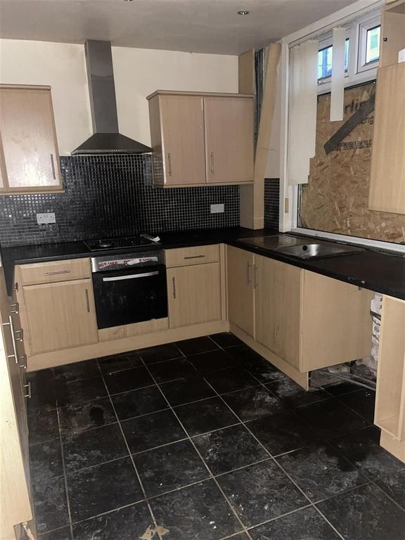 Property photo 2 of 6 Kitchen