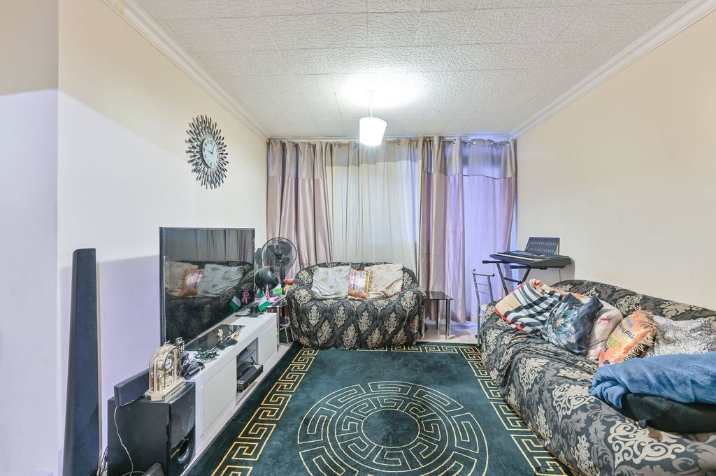 Property photo 2 of 9