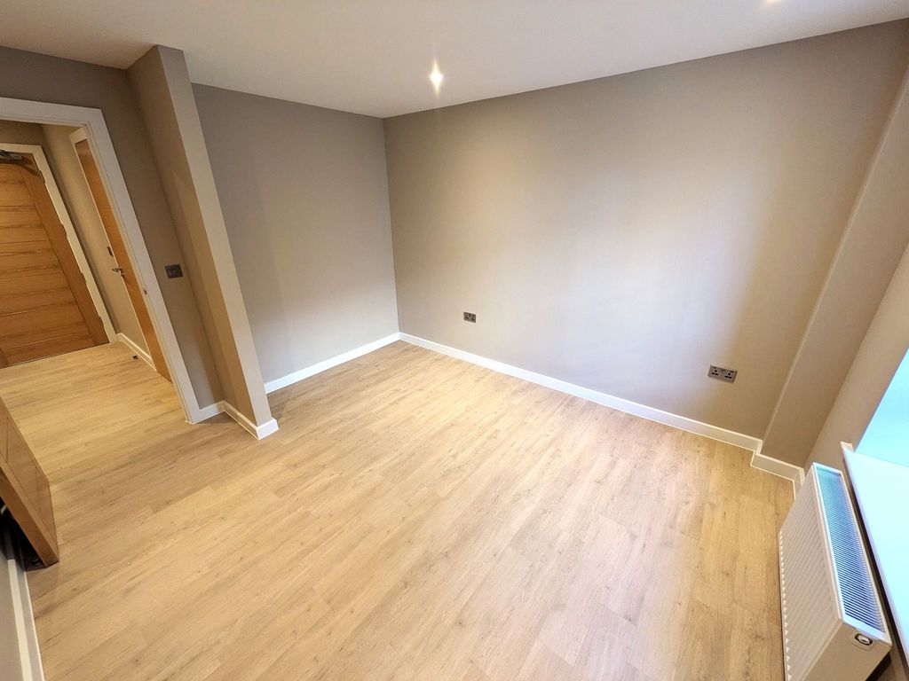 Property photo 3 of 10 Bedroom