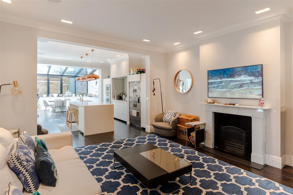 Property photo 2 of 17 21A Westbourne Terrace Road-6.Jpg