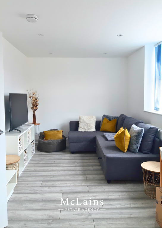 Property photo 1 of 5 Living Room