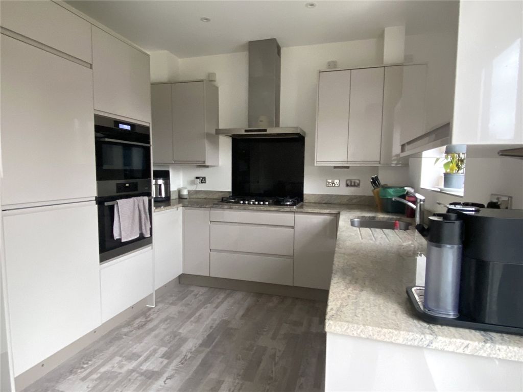 Property photo 2 of 24 Breakfast Kitchen