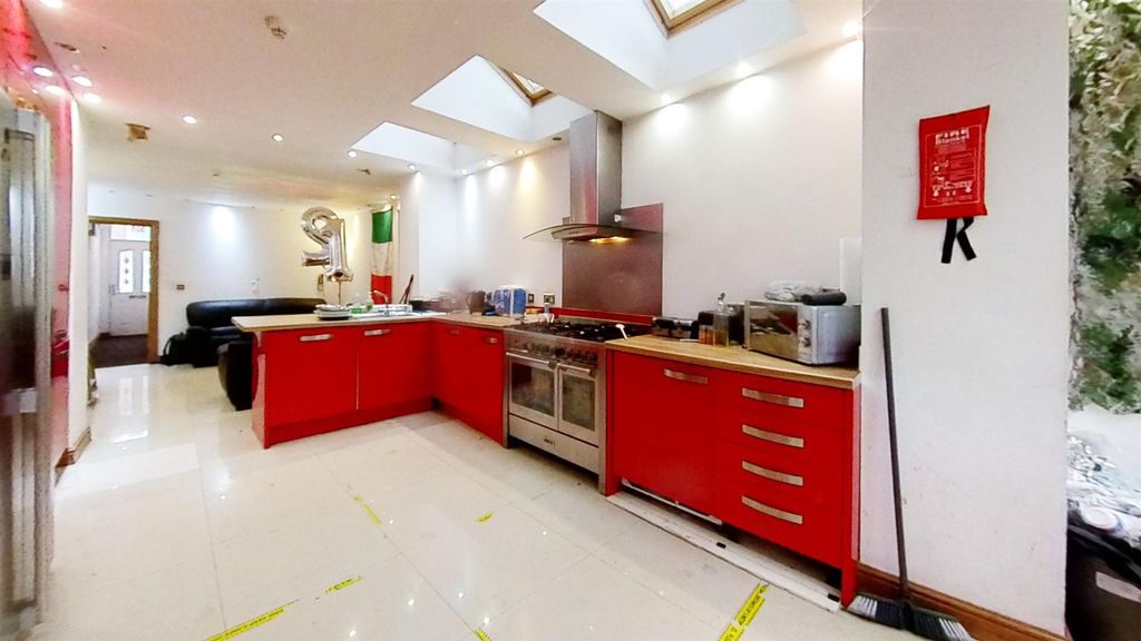 Property photo 1 of 14 305-Heeley-Road-Kitc