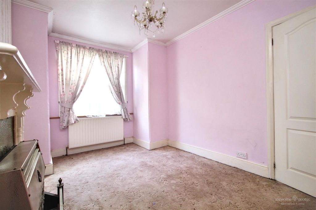 Property photo 3 of 17 Living Room