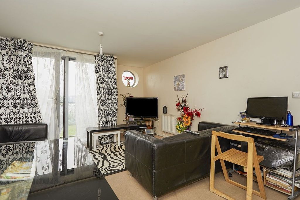 Property photo 2 of 11