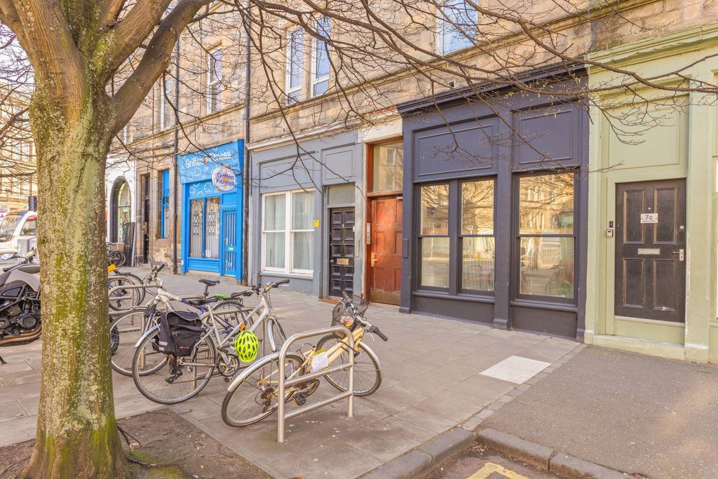 Property photo 3 of 28 71 Balfour Street 03