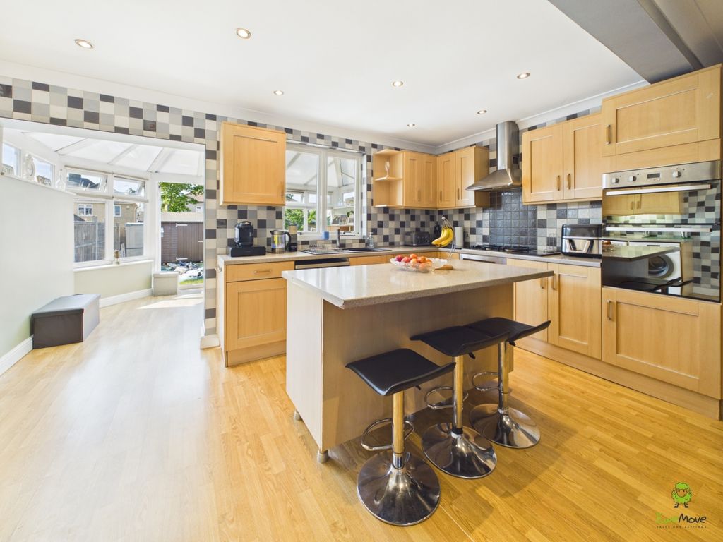 Property photo 3 of 23 Presented By Clinton At Ewemove Bexleyheath And Da