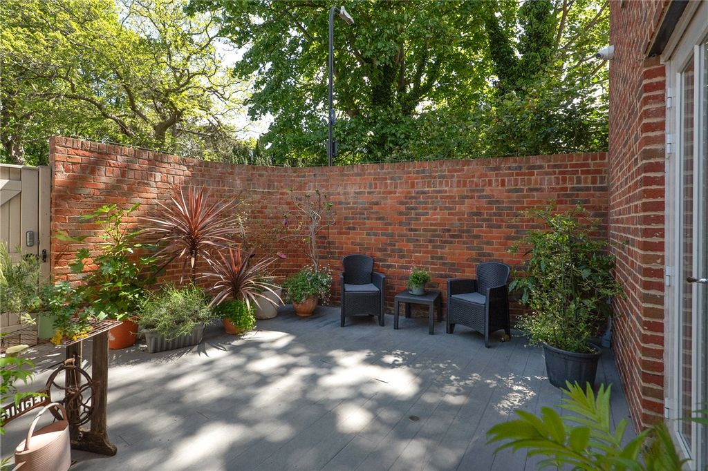Property photo 2 of 24 Picture No. 11