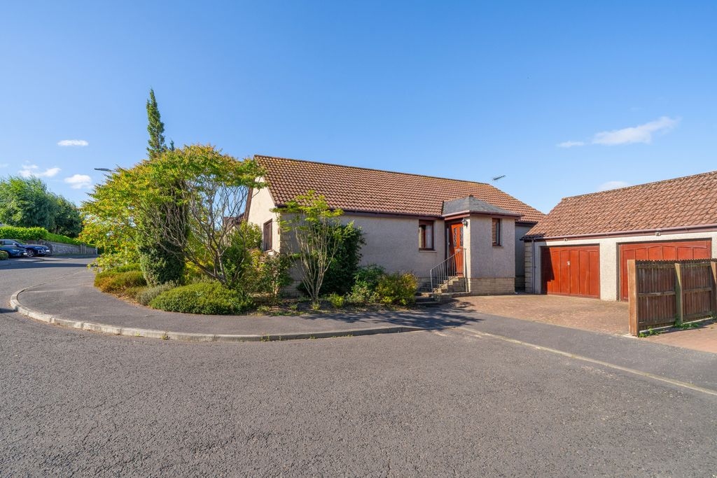 Property photo 1 of 31 Photo 8