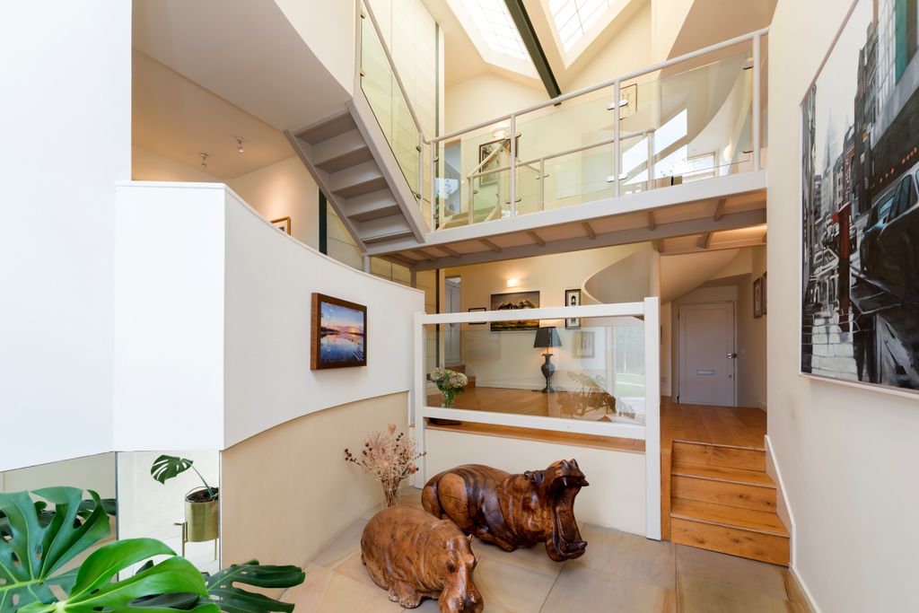 Property photo 2 of 30 Lower Ground