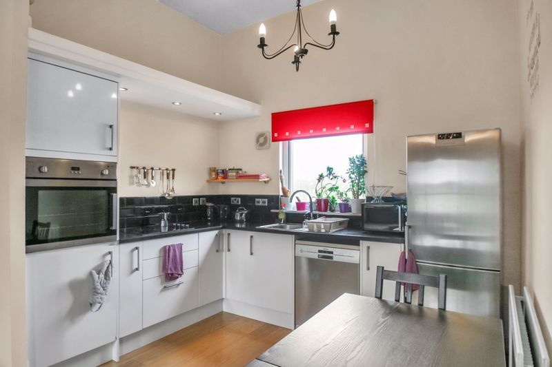 Property photo 2 of 9 Photo 6