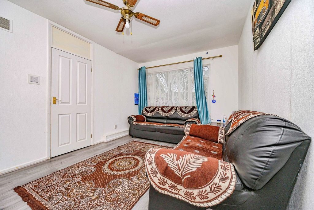 Property photo 3 of 13 Pbox-Img.Jpg