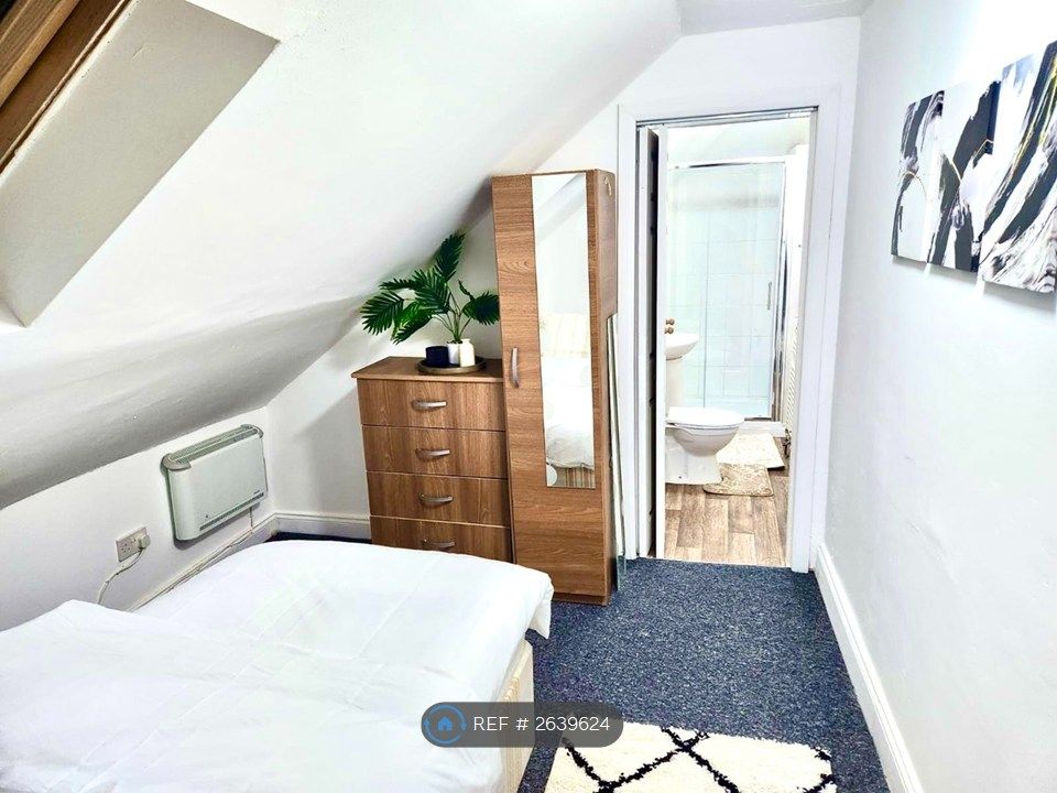 Property photo 1 of 9 Room 6