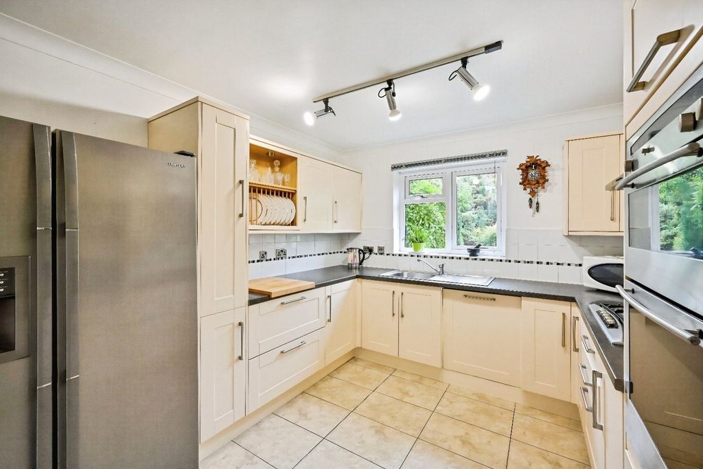 Property photo 2 of 17 Breakfast Kitchen