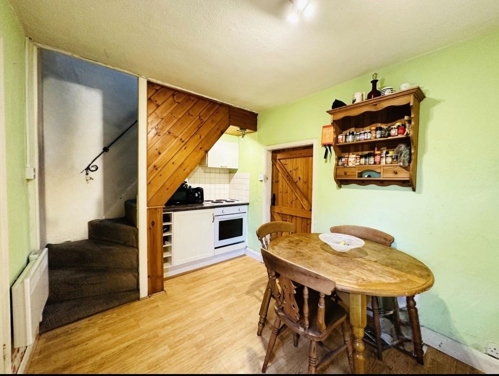 Property photo 2 of 12 Kitchen