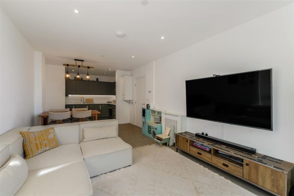 Property photo 2 of 20 Centenary House-12.Jpg