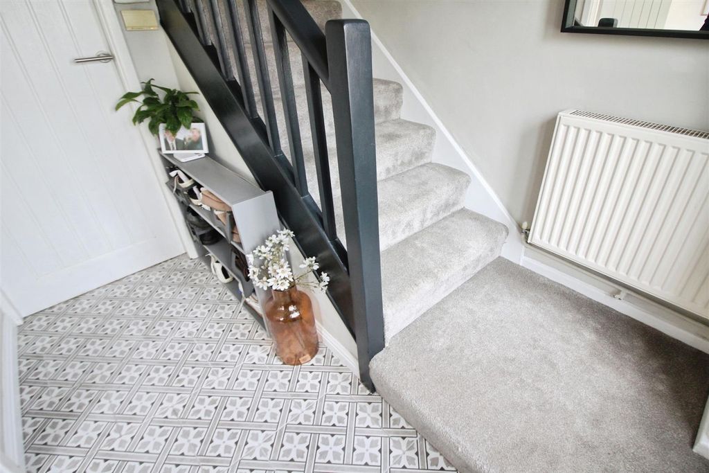 Property photo 2 of 19 Hallway