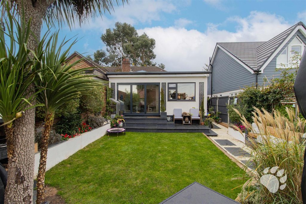 Property photo 2 of 21 Garden