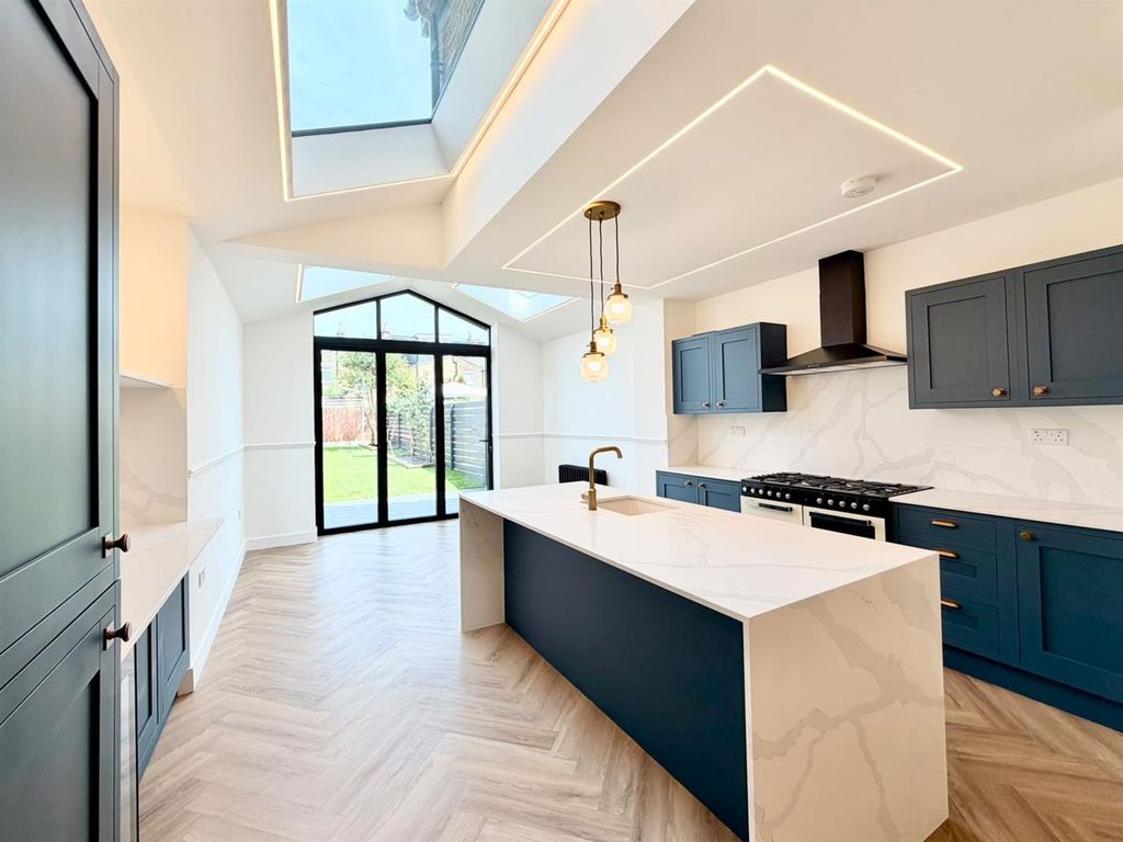 Property photo 3 of 29 Gloucester Road (15).Jpeg