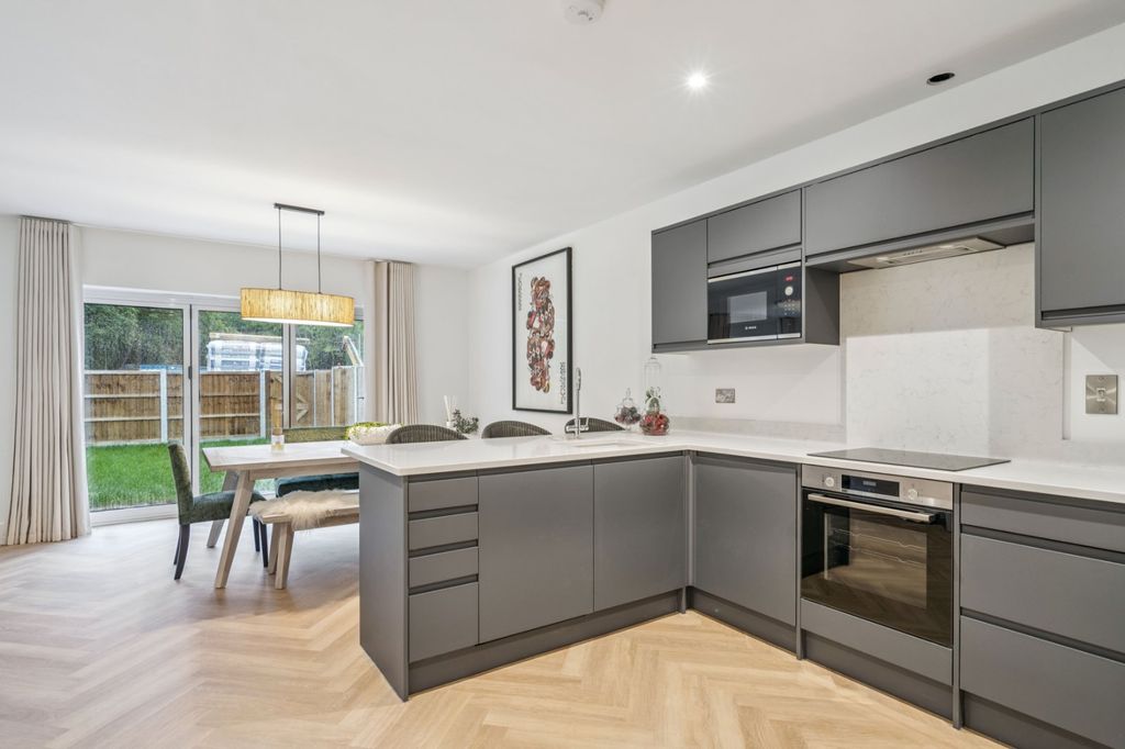 Property photo 2 of 12 Kitchen Diner