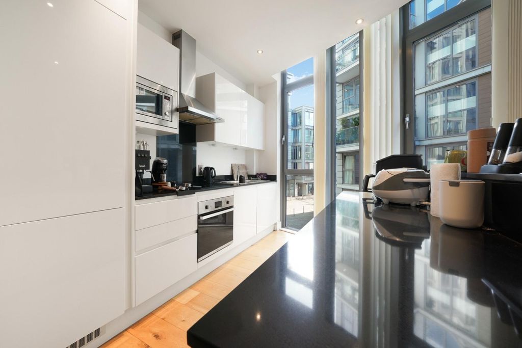 Property photo 3 of 11 Flat 2 Signal House - Pdpktbnobzqqqcuscsa5.Jpg