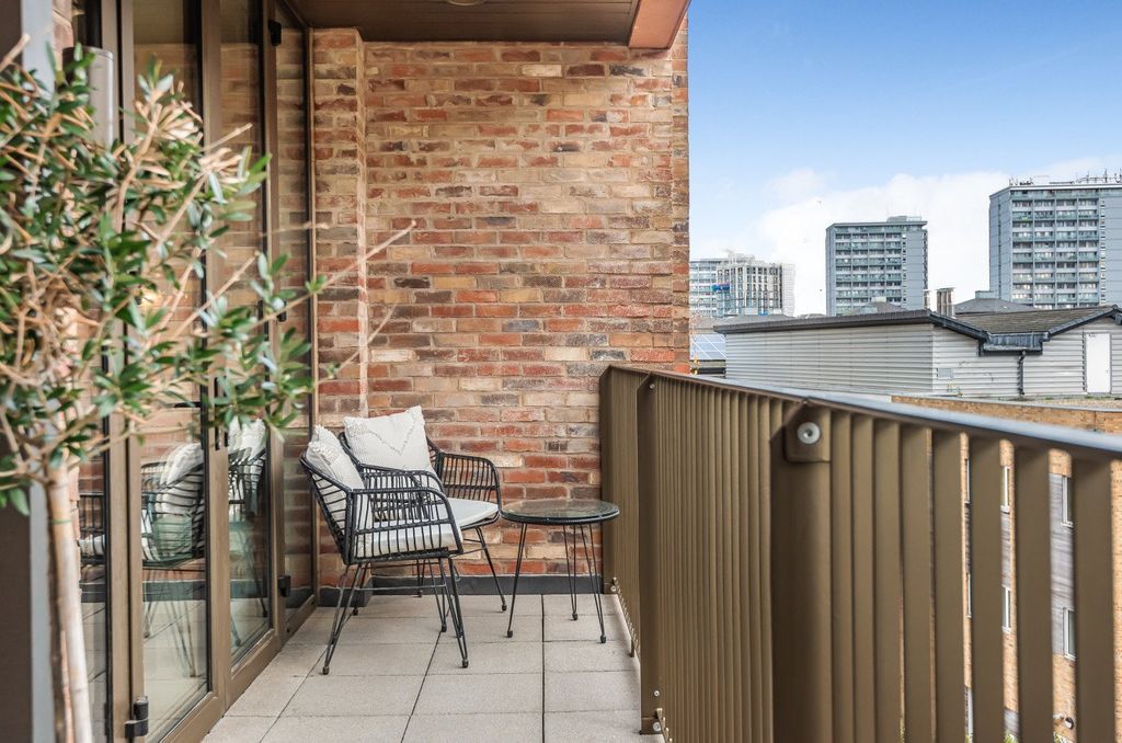 Property photo 2 of 16 Picture No. 32