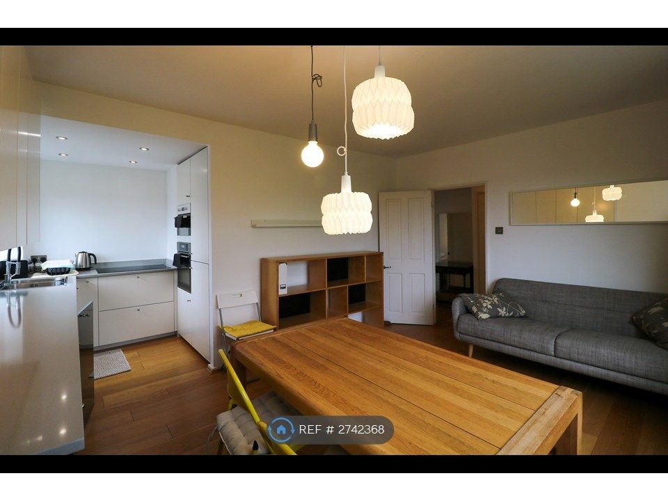 Property photo 2 of 9 Openplan Flat With Wood Floors