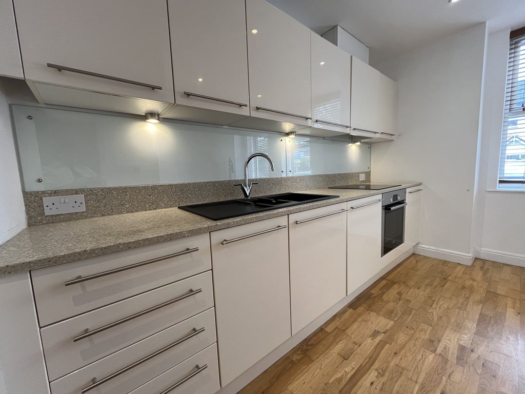 Property photo 2 of 7 Kitchen