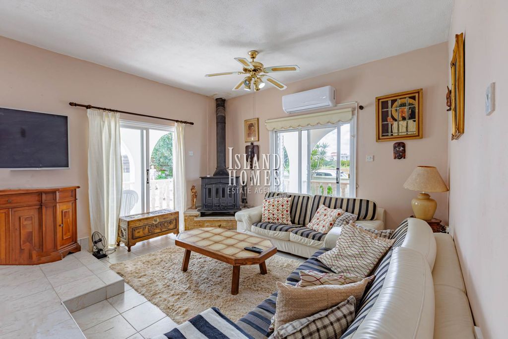 Property photo 2 of 32