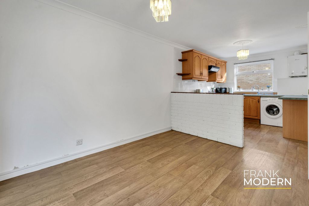 Property photo 3 of 34 Dining Area