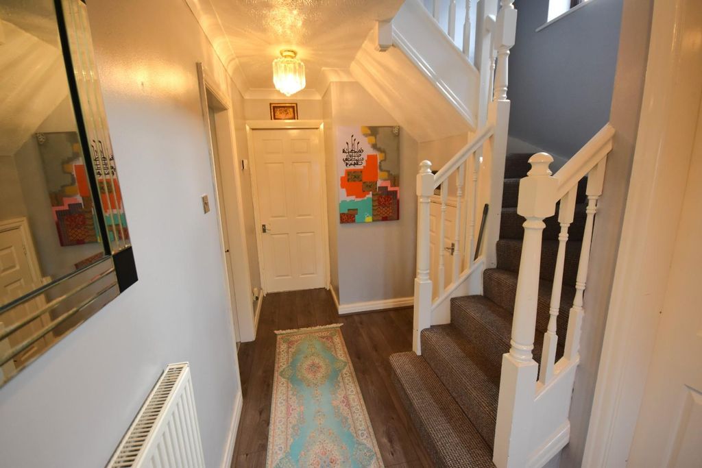 Property photo 3 of 25 Entrance Hallway