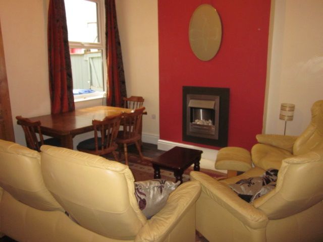 Property photo 2 of 10 Spacious Lounge