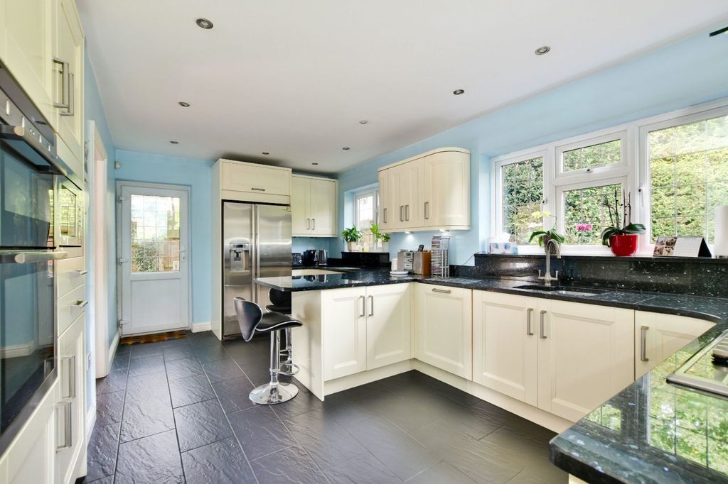 Property photo 3 of 28 Picture No. 25