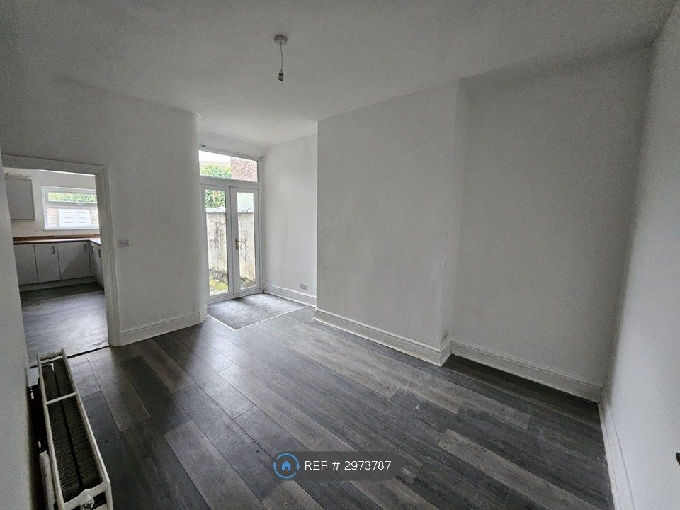 Property photo 3 of 8 Dining Room