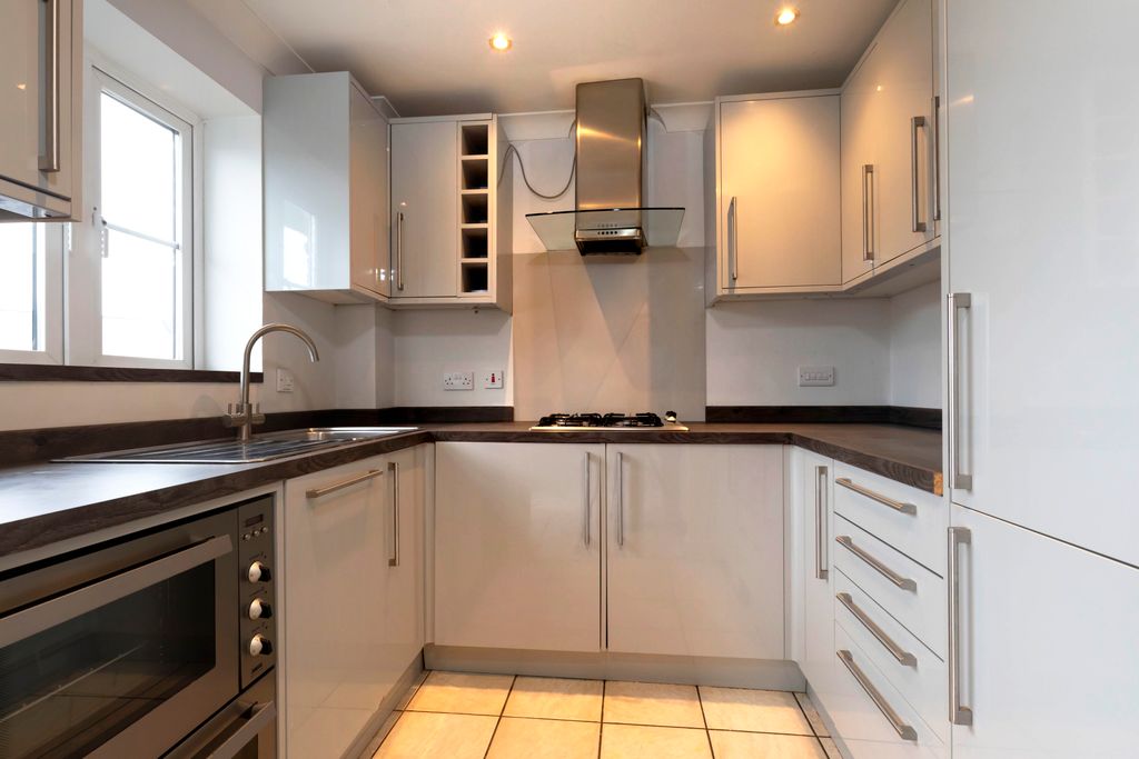 Property photo 1 of 9 Flat 27, Sovereign House-05