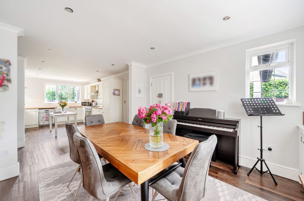 Property photo 3 of 40 1482502-23-6A4389...