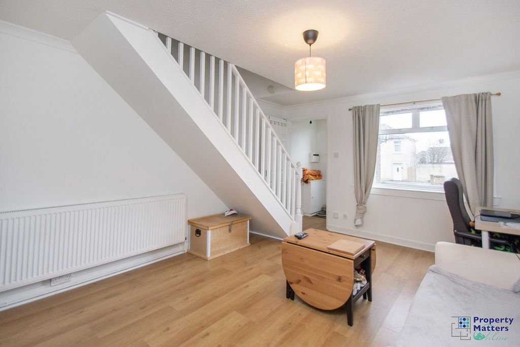 Property photo 3 of 15 Lounge