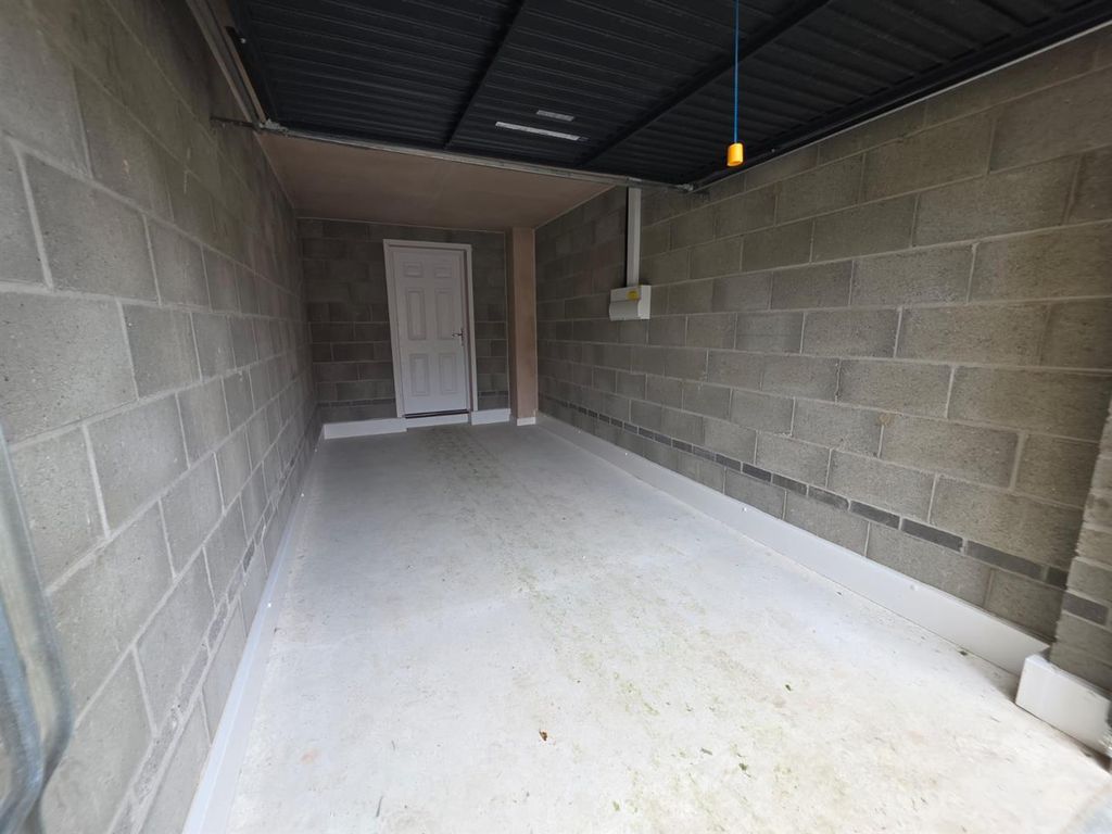 Property photo 3 of 13 Garage.Jpg
