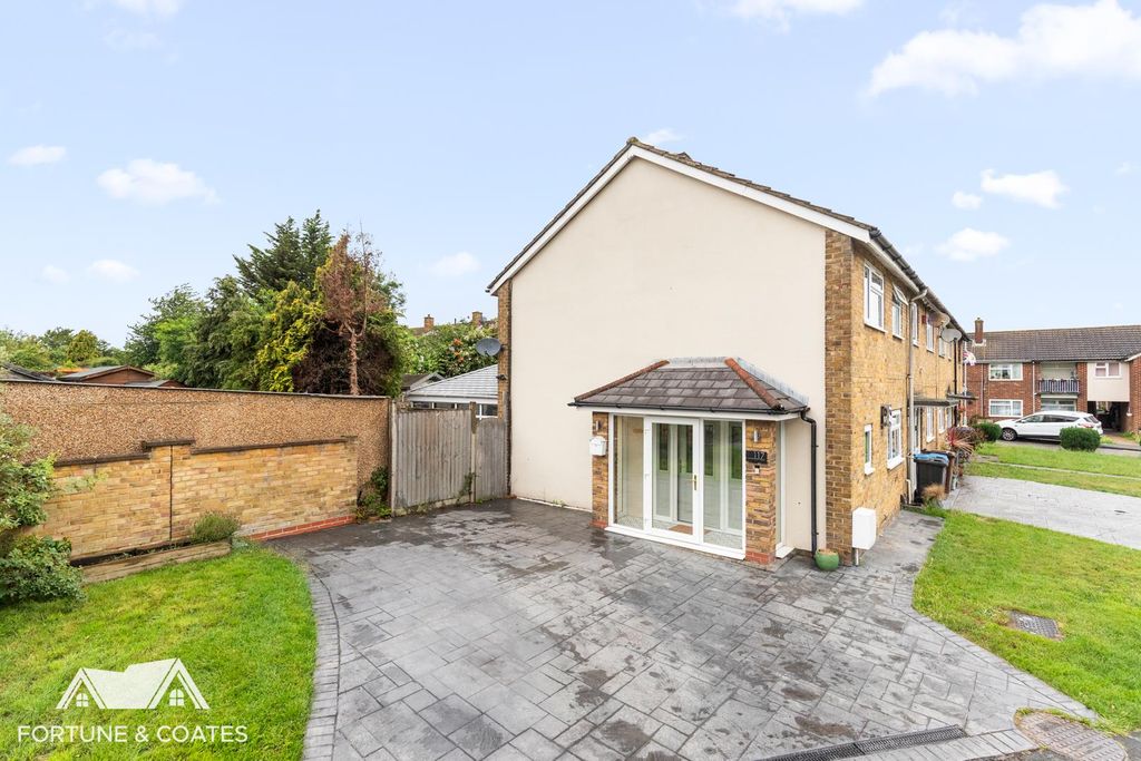 Property photo 1 of 17 Tilburymead_33.Jpg