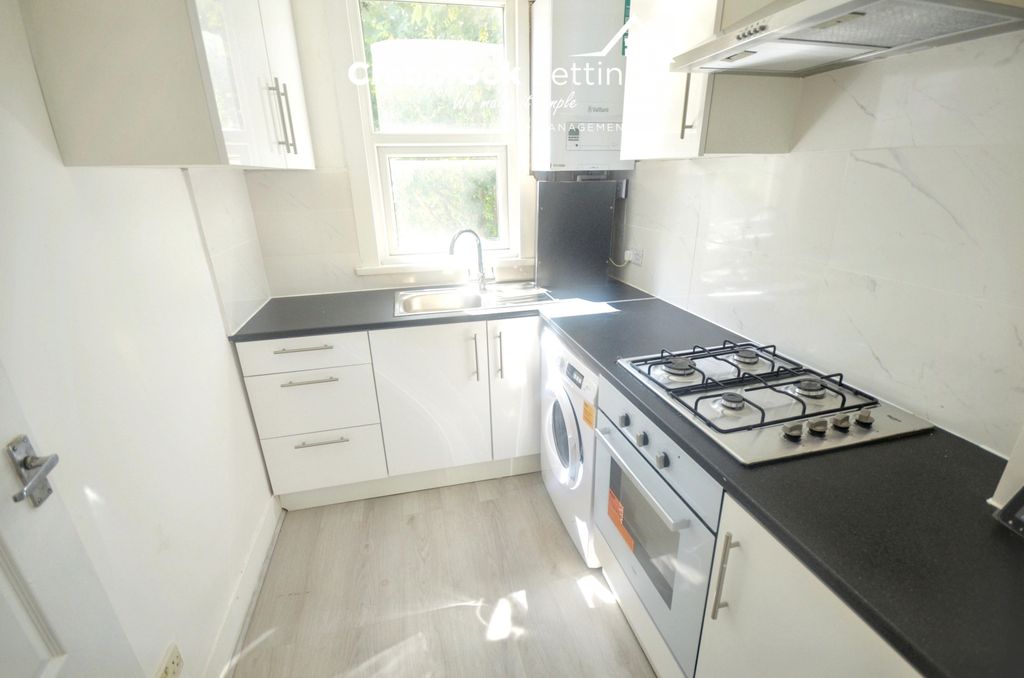 Property photo 1 of 7 Two Bedroom Flat- Highbury Garden Ig3
