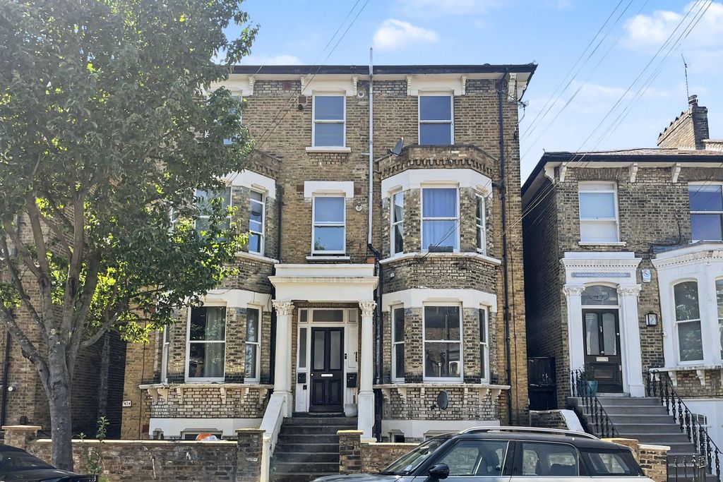 Property photo 1 of 14 47F Ramsden Road, Balham, London, Sw12 8Ra