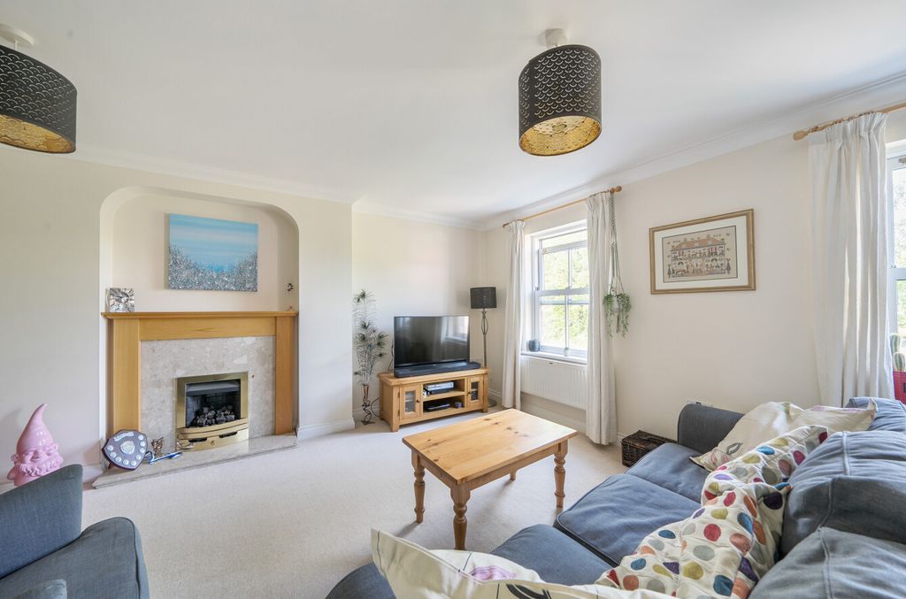 Property photo 3 of 17 6