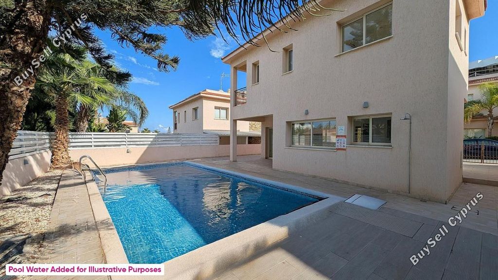 Property photo 2 of 28