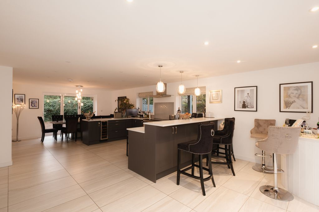 Property photo 2 of 41 Picture No. 50