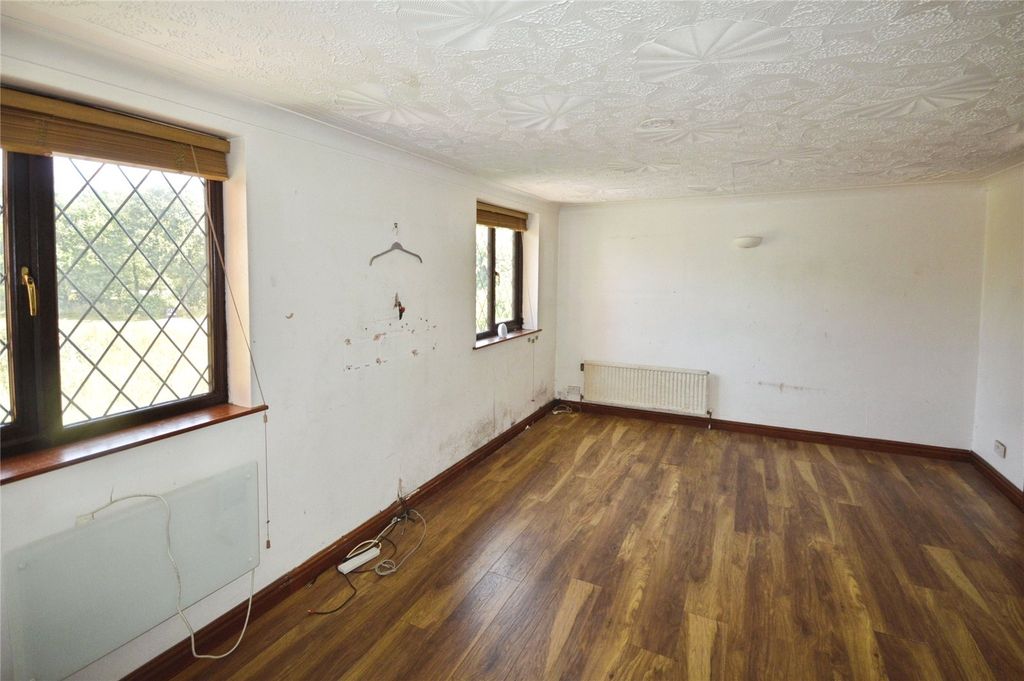 Property photo 3 of 18 Lounge/ Bedroom 3