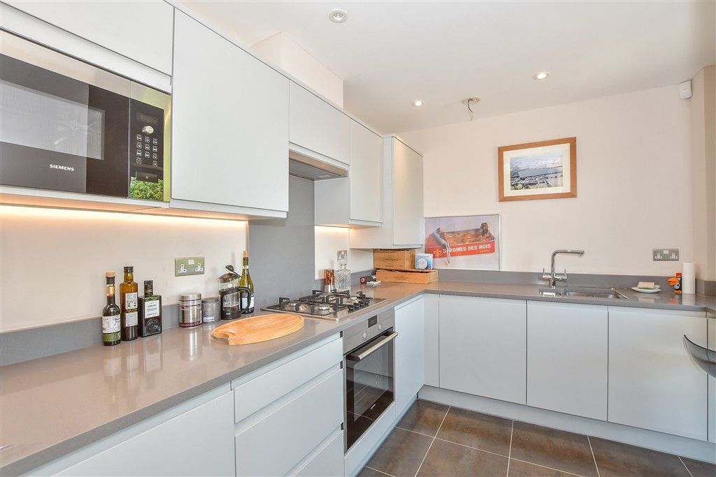 Property photo 3 of 12 Kitchen