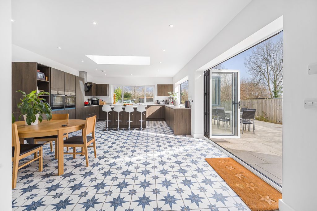 Property photo 3 of 31